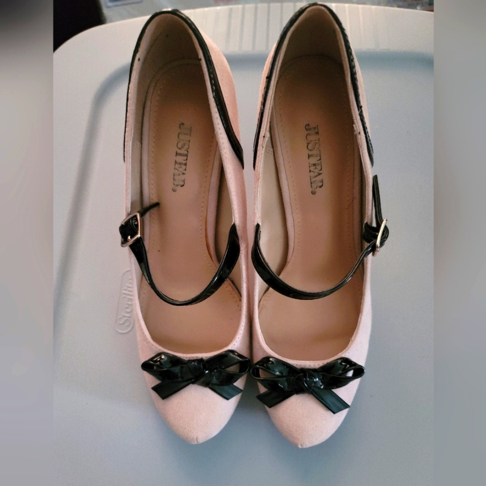 Justfab, cream, and black heel with bow, size 8